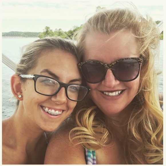 Meet your Posher, Renee - Picture 1 of 2